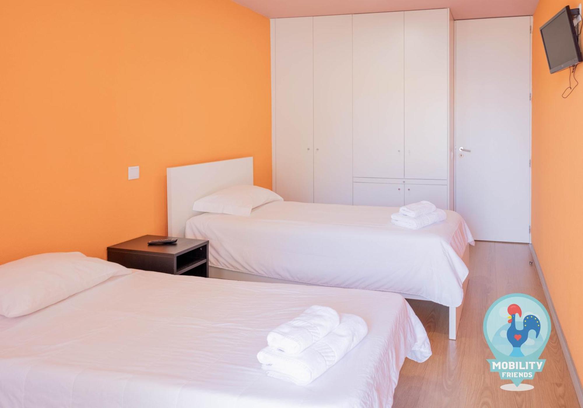 Mobility Friends Hostel Barcelos Bagian luar foto
